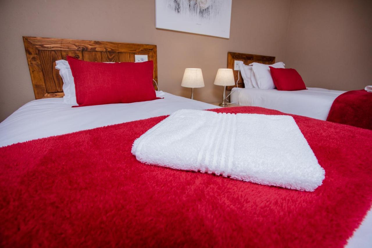 4 Gazelle Guesthouse Нелспрёйт Экстерьер фото